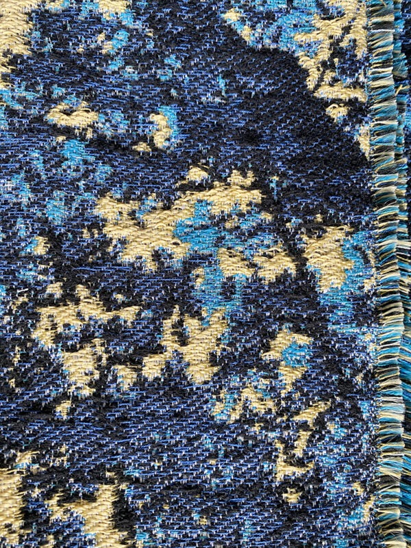 geweven wandkleed met boom, blauw , turquoise met goud, figuratief, jacquard