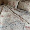 geweven sprei met kussen, dessin, jacquard, bedtextiel, weefstructuur, lichtroze, natuurlijk motief, slaapkamer, bedset