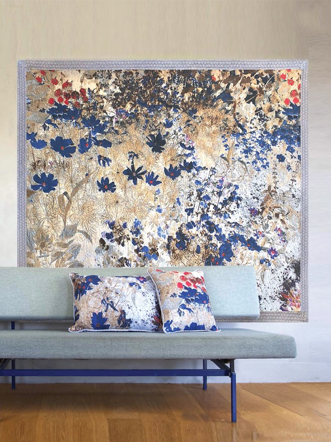 wandkleed en kussens in interieur